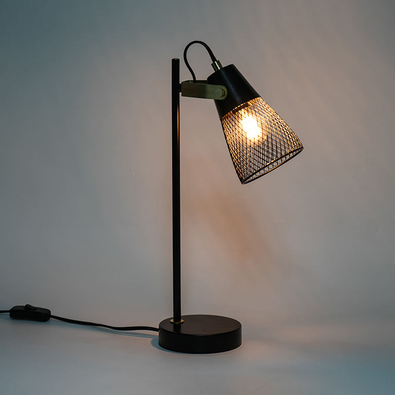 হোটেল বেডরুমের ধাতব ফাঁকা আয়রন টেবিল ল্যাম্প