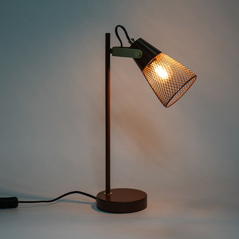 হোটেল বেডরুমের ধাতব ফাঁকা আয়রন টেবিল ল্যাম্প